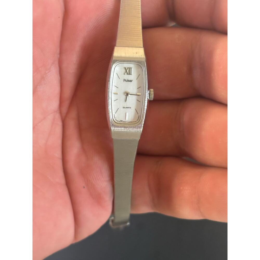 Vintage Pulsar V220-5060 Silver Tone Women’s Watch! New Battery!